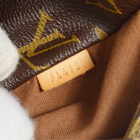 Beautiful Louis Vuitton Totally PM Shoulder Bag - Picture 12 of 14